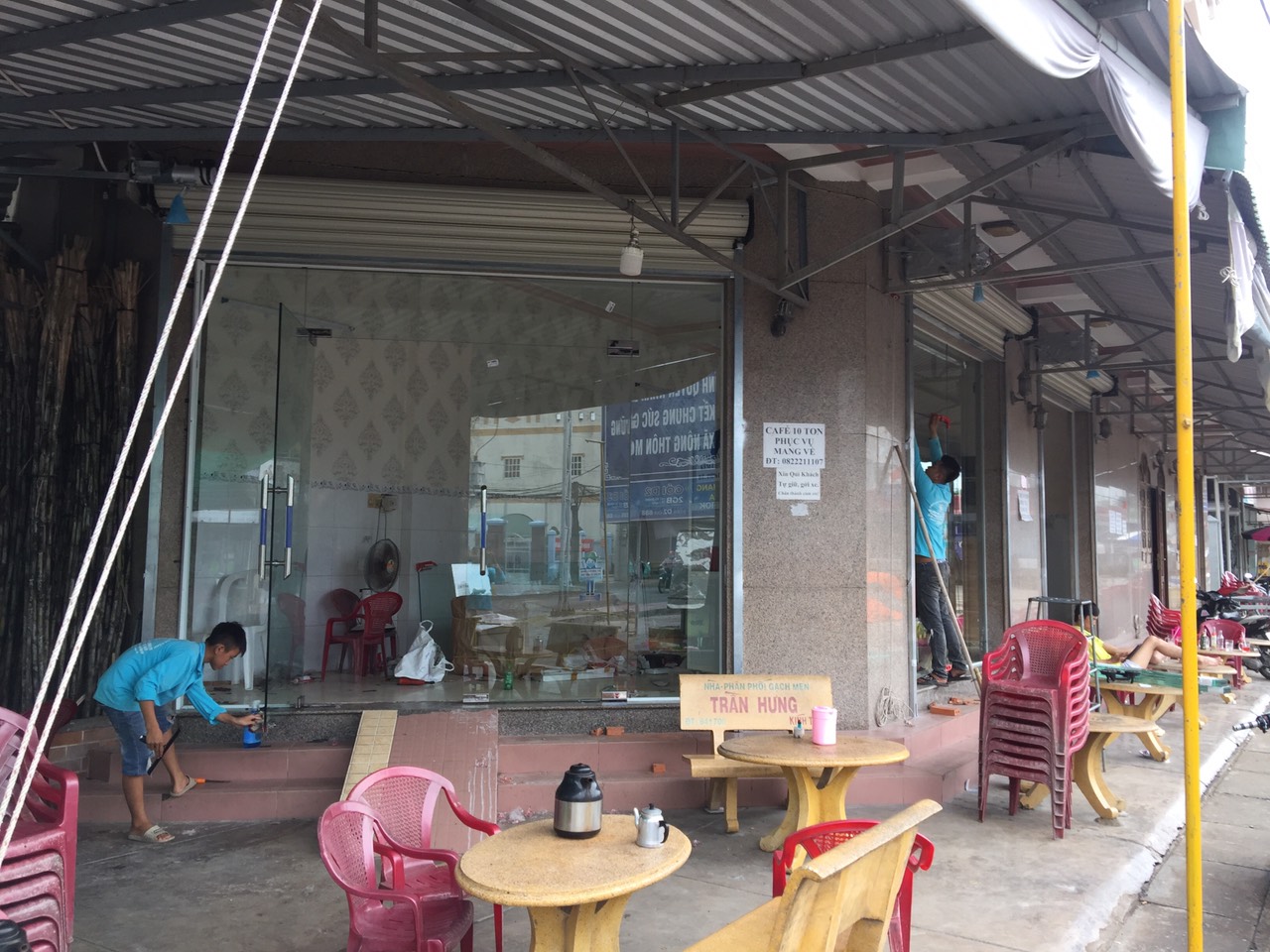 Thi công gắn kính cường lực nhà chị Lan tại Chợ Tân Tây - Tiền Giang