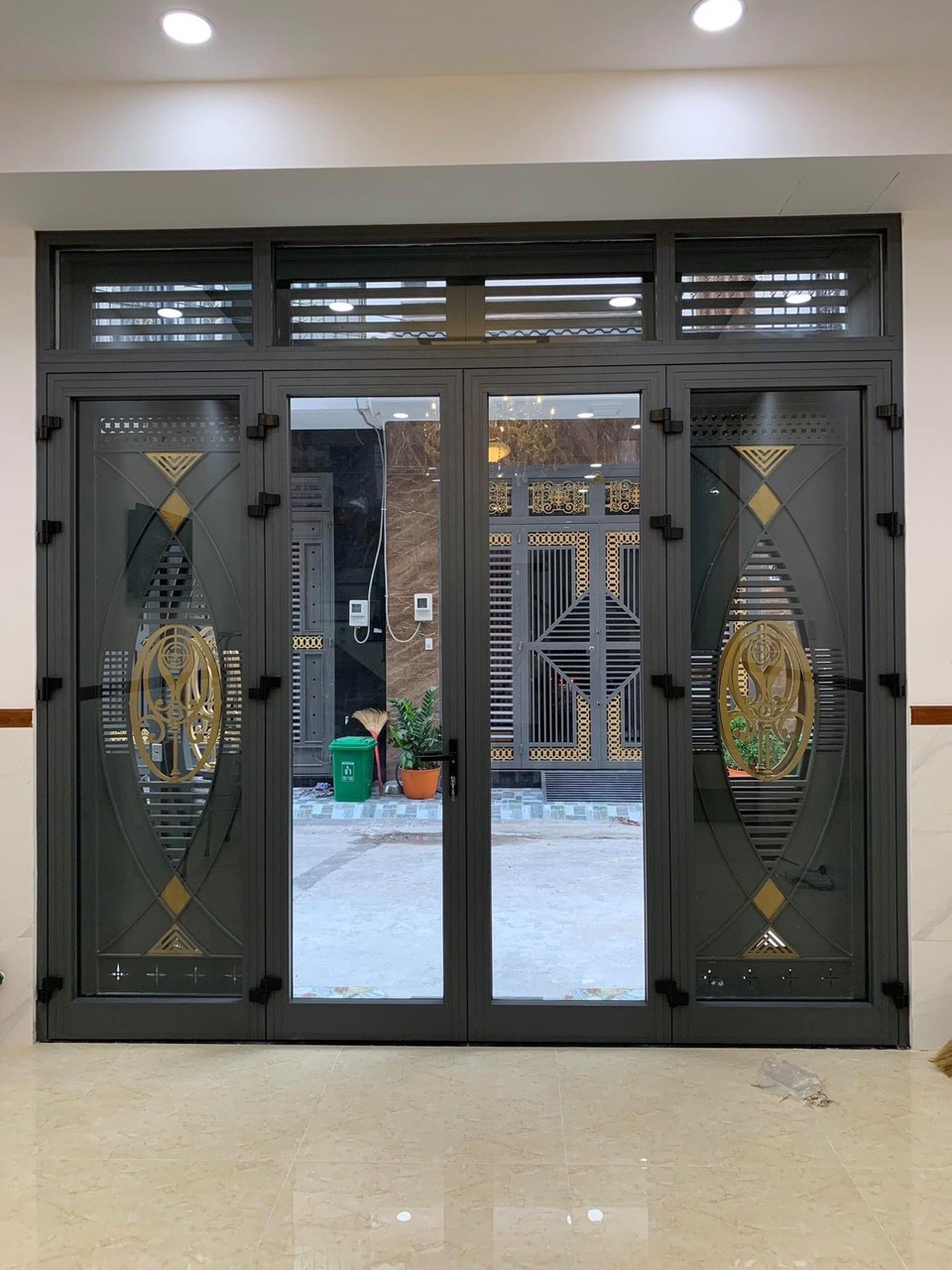 Thi công lắp đặt bộ cửa nhà chú Hùng